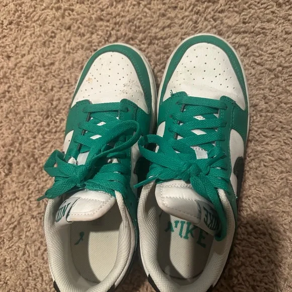 Nike Womens Green Dunk Low - Picture 4 of 6